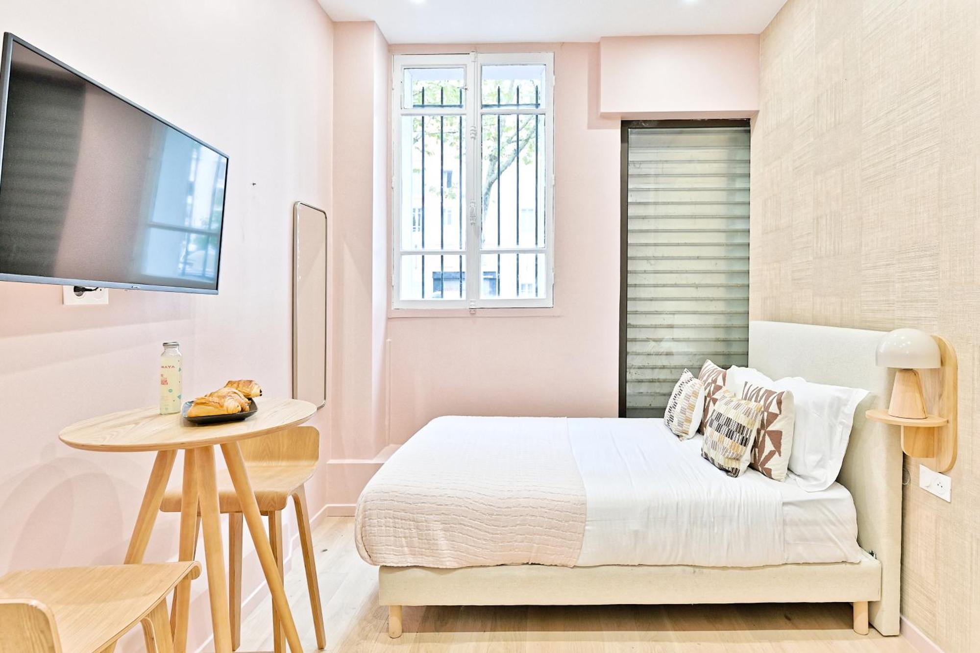 Central, Cozy And Air-conditioned - 17 Apartment